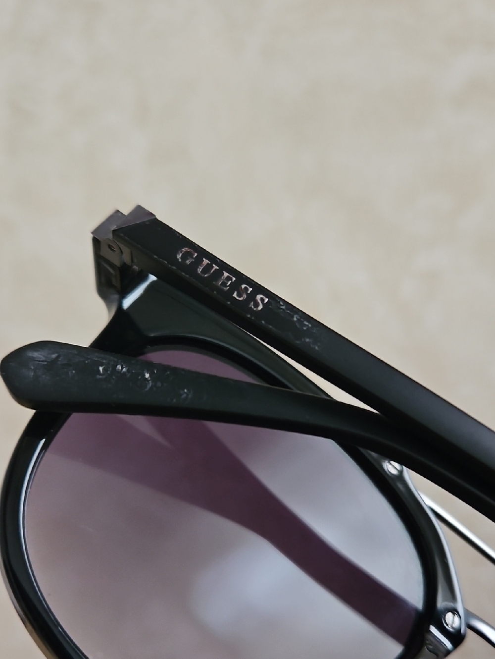 Guess Sunglasses With Case. - Picture 13 of 15